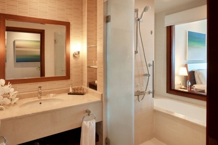 Spojené arabské emiráty Fujairah Radisson Blu Fujairah 6 dňový pobyt All Inclusive Letecky Letisko: Praha June 2026 ( 9/06/26-14/06/26)