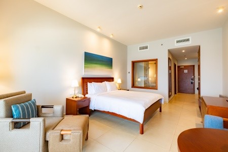 Spojené arabské emiráty Fujairah Radisson Blu Fujairah 6 dňový pobyt All Inclusive Letecky Letisko: Praha June 2026 ( 9/06/26-14/06/26)