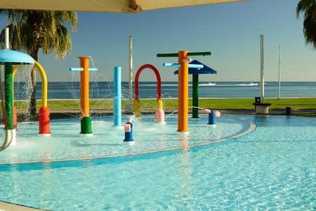 Spojené arabské emiráty Fujairah Radisson Blu Fujairah 6 dňový pobyt All Inclusive Letecky Letisko: Praha June 2026 ( 9/06/26-14/06/26)