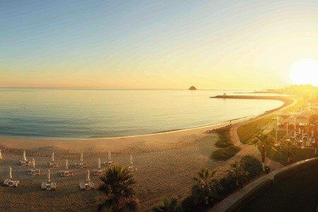 Spojené arabské emiráty Fujairah Radisson Blu Fujairah 6 dňový pobyt All Inclusive Letecky Letisko: Praha June 2026 ( 9/06/26-14/06/26)