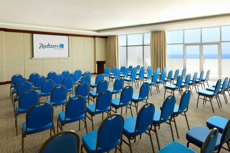 Spojené arabské emiráty Fujairah Radisson Blu Fujairah 6 dňový pobyt All Inclusive Letecky Letisko: Praha June 2026 ( 9/06/26-14/06/26)