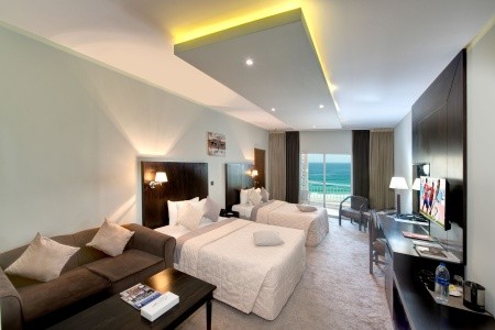 Sharjah Carlton - 12