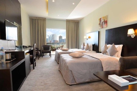 Sharjah Carlton - 14