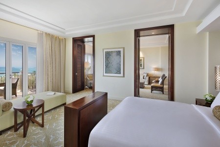 Spojené arabské emiráty Dubaj The Ritz-Carlton Dubai International Financial Centre 12 dňový pobyt Polpenzia Letecky Letisko: Viedeň November 2026 ( 8/11/26-19/11/26)