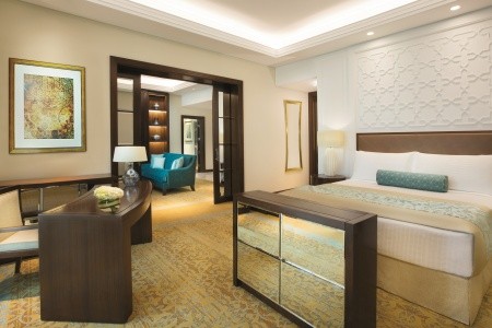 Spojené arabské emiráty Dubaj The Ritz-Carlton Dubai International Financial Centre 12 dňový pobyt Polpenzia Letecky Letisko: Viedeň November 2026 ( 8/11/26-19/11/26)