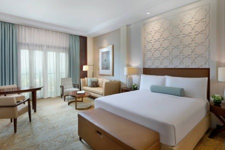 Spojené arabské emiráty Dubaj The Ritz-Carlton Dubai International Financial Centre 12 dňový pobyt Polpenzia Letecky Letisko: Viedeň November 2026 ( 8/11/26-19/11/26)