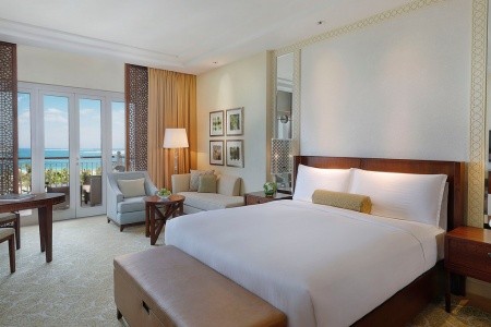 Spojené arabské emiráty Dubaj The Ritz-Carlton Dubai International Financial Centre 12 dňový pobyt Polpenzia Letecky Letisko: Viedeň November 2026 ( 8/11/26-19/11/26)