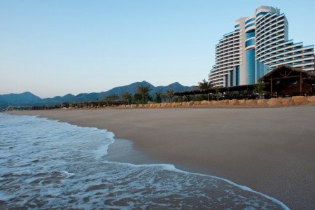 Spojené arabské emiráty Fujairah Le Meridien Al Aqah Beach Resort 6 dňový pobyt All Inclusive Letecky Letisko: Praha March 2027 ( 9/03/27-14/03/27)