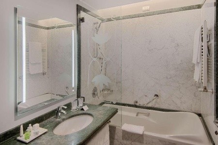 Taliansko Lombardia Nh Lecco Pontevecchio 9 dňový pobyt Raňajky Vlastná November 2025 (23/11/25- 1/12/25)