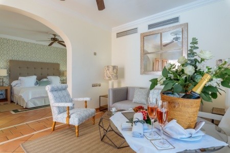 Kanárske ostrovy Tenerife Bahía Del Duque Las Villas 10 dňový pobyt Polpenzia Letecky Letisko: Budapešť March 2026 (31/03/26- 9/04/26)