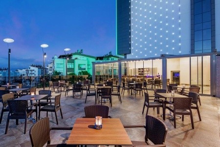 Turecko Antalya Holiday Inn 12 dňový pobyt Polpenzia Letecky Letisko: Viedeň August 2025 (27/08/25- 7/09/25)