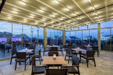 Turecko Antalya Holiday Inn 12 dňový pobyt Polpenzia Letecky Letisko: Viedeň August 2025 (27/08/25- 7/09/25)