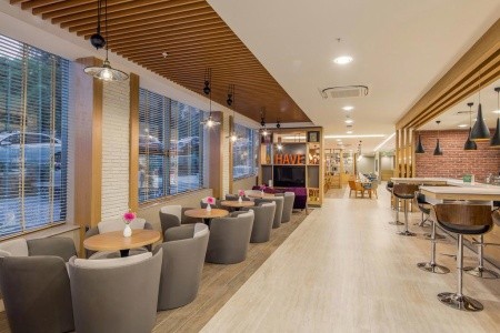 Turecko Antalya Holiday Inn 12 dňový pobyt Polpenzia Letecky Letisko: Viedeň August 2025 (27/08/25- 7/09/25)