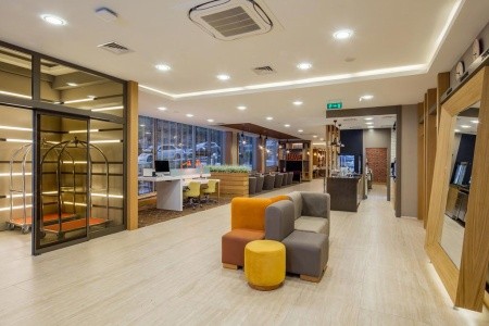 Turecko Antalya Holiday Inn 12 dňový pobyt Polpenzia Letecky Letisko: Viedeň August 2025 (27/08/25- 7/09/25)