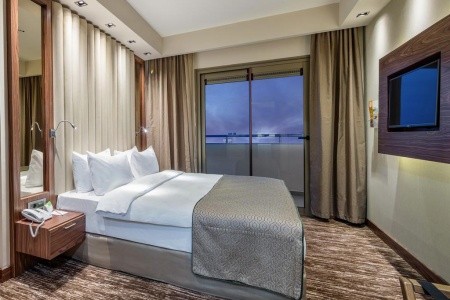 Turecko Antalya Holiday Inn 12 dňový pobyt Polpenzia Letecky Letisko: Viedeň August 2025 (27/08/25- 7/09/25)