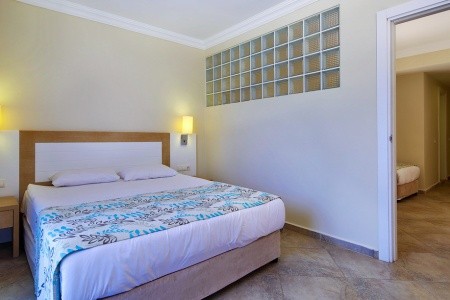 Green Bay Resort & Spa - 15