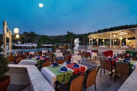 Green Bay Resort & Spa - 22