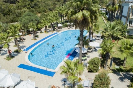 Green Bay Resort & Spa - 54