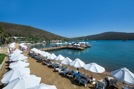 Green Bay Resort & Spa - 61