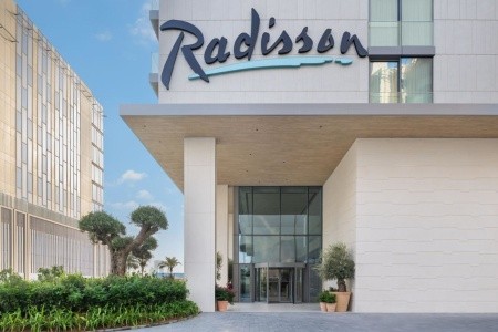 Spojené arabské emiráty Dubaj Radisson Beach Resort Palm Jumeirah 10 dňový pobyt Raňajky Letecky Letisko: Viedeň August 2025 (30/08/25- 8/09/25)