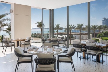 Spojené arabské emiráty Dubaj Radisson Beach Resort Palm Jumeirah 10 dňový pobyt Raňajky Letecky Letisko: Viedeň August 2025 (30/08/25- 8/09/25)