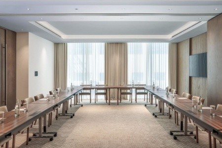 Spojené arabské emiráty Dubaj Radisson Beach Resort Palm Jumeirah 10 dňový pobyt Raňajky Letecky Letisko: Viedeň August 2025 (30/08/25- 8/09/25)