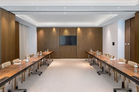 Spojené arabské emiráty Dubaj Radisson Beach Resort Palm Jumeirah 10 dňový pobyt Raňajky Letecky Letisko: Viedeň August 2025 (30/08/25- 8/09/25)
