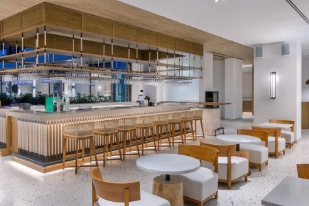 Spojené arabské emiráty Dubaj Radisson Beach Resort Palm Jumeirah 10 dňový pobyt Raňajky Letecky Letisko: Viedeň August 2025 (30/08/25- 8/09/25)