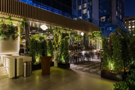 Spojené arabské emiráty Dubaj Radisson Beach Resort Palm Jumeirah 10 dňový pobyt Raňajky Letecky Letisko: Viedeň August 2025 (30/08/25- 8/09/25)
