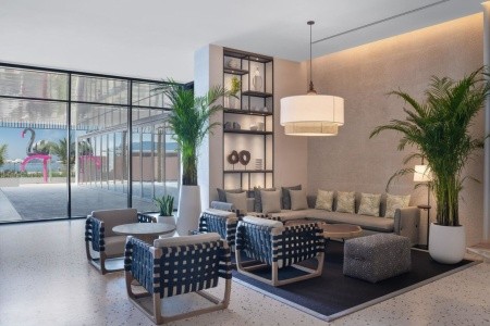 Spojené arabské emiráty Dubaj Radisson Beach Resort Palm Jumeirah 10 dňový pobyt Raňajky Letecky Letisko: Viedeň August 2025 (30/08/25- 8/09/25)