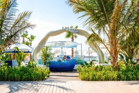 Spojené arabské emiráty Dubaj Radisson Beach Resort Palm Jumeirah 10 dňový pobyt Raňajky Letecky Letisko: Viedeň August 2025 (30/08/25- 8/09/25)