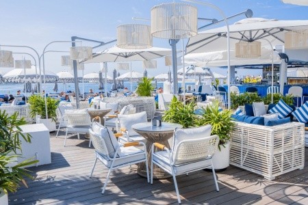 Spojené arabské emiráty Dubaj Radisson Beach Resort Palm Jumeirah 10 dňový pobyt Raňajky Letecky Letisko: Viedeň August 2025 (30/08/25- 8/09/25)