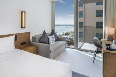 Spojené arabské emiráty Dubaj Radisson Beach Resort Palm Jumeirah 10 dňový pobyt Raňajky Letecky Letisko: Viedeň August 2025 (30/08/25- 8/09/25)