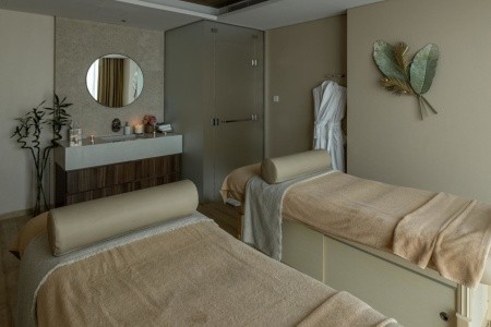 Spojené arabské emiráty Dubaj Radisson Beach Resort Palm Jumeirah 10 dňový pobyt Raňajky Letecky Letisko: Viedeň August 2025 (30/08/25- 8/09/25)