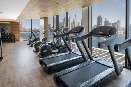 Spojené arabské emiráty Dubaj Radisson Beach Resort Palm Jumeirah 10 dňový pobyt Raňajky Letecky Letisko: Viedeň August 2025 (30/08/25- 8/09/25)