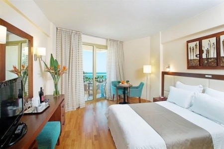 Kypr, Larnaca, Golden Bay Beach, za <span>42.579</span> Kč