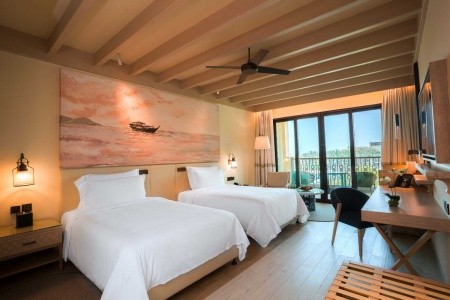Spojené arabské emiráty Abu Dhabi Saadiyat Rotana Resort & Villas 14 dňový pobyt Raňajky Letecky Letisko: Praha September 2026 (25/09/26- 8/10/26)
