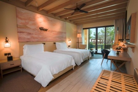 Spojené arabské emiráty Abu Dhabi Saadiyat Rotana Resort & Villas 14 dňový pobyt Raňajky Letecky Letisko: Praha September 2026 (25/09/26- 8/10/26)