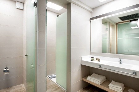 Grécko Chalkidiki Blue Dolphin 8 dňový pobyt Polpenzia Letecky Letisko: Praha September 2025 (26/09/25- 3/10/25)