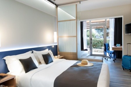 Grécko Chalkidiki Blue Dolphin 8 dňový pobyt Polpenzia Letecky Letisko: Praha September 2025 (26/09/25- 3/10/25)