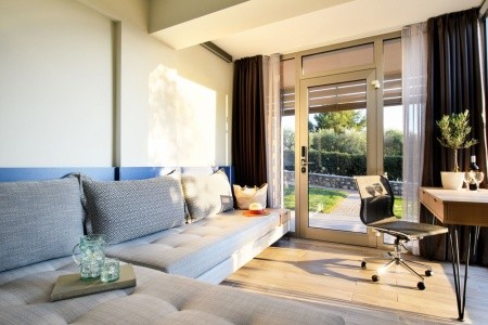 Grécko Chalkidiki Blue Dolphin 8 dňový pobyt Polpenzia Letecky Letisko: Praha September 2025 (26/09/25- 3/10/25)