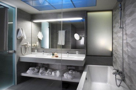 Grécko Chalkidiki Blue Dolphin 8 dňový pobyt Polpenzia Letecky Letisko: Praha September 2025 (26/09/25- 3/10/25)