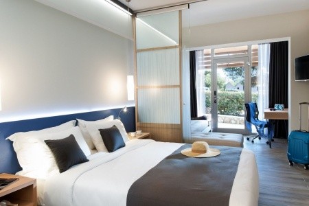 Grécko Chalkidiki Blue Dolphin 8 dňový pobyt Polpenzia Letecky Letisko: Praha September 2025 (26/09/25- 3/10/25)