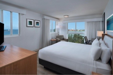 Bahamy  Courtyard Nassau Downtown/Junkanoo Beach 16 dňový pobyt Bez stravy Letecky Letisko: Viedeň January 2026 (29/01/26-13/02/26)