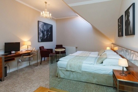 Česká republika Východné Čechy Aplaus 5 dňový pobyt Bez stravy Vlastná October 2025 (28/10/25- 1/11/25)