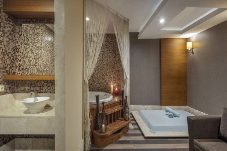 Turecko Antalya Wyndham Garden Lara (Ex.