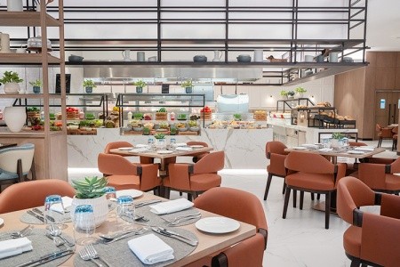Spojené arabské emiráty Dubaj Amwaj Rotana Jumeirah Beach 13 dňový pobyt Raňajky Letecky Letisko: Praha April 2026 ( 4/04/26-16/04/26)