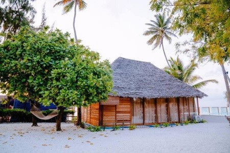 Zanzibar, Další oblasti na Zanzibaru, Tiki Beach, za <span>54.240</span> Kč