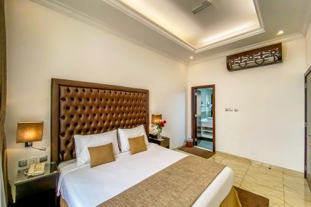 Spojené arabské emiráty Fujairah Mirage Bab Al Bahr Resort 10 dňový pobyt Raňajky Letecky Letisko: Praha June 2026 (30/06/26- 9/07/26)