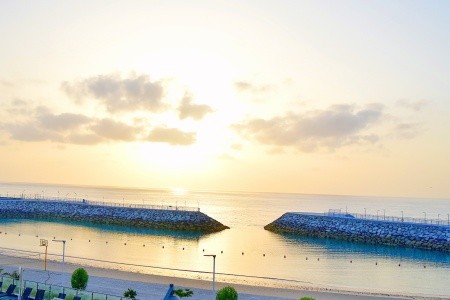 Spojené arabské emiráty Fujairah Mirage Bab Al Bahr Resort 10 dňový pobyt Raňajky Letecky Letisko: Praha June 2026 (30/06/26- 9/07/26)